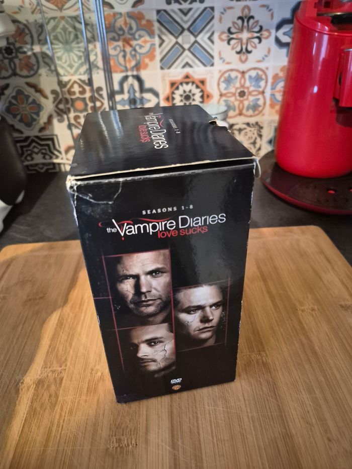 Collection intégrale de la série Vampire Diaries en DVD - photo numéro 6