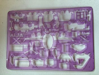 Pochoir à dessins en plastique