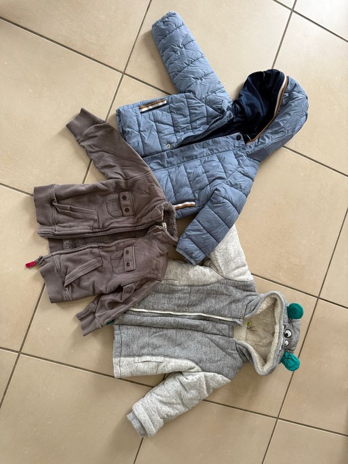 Lot de trois manteaux doudounes