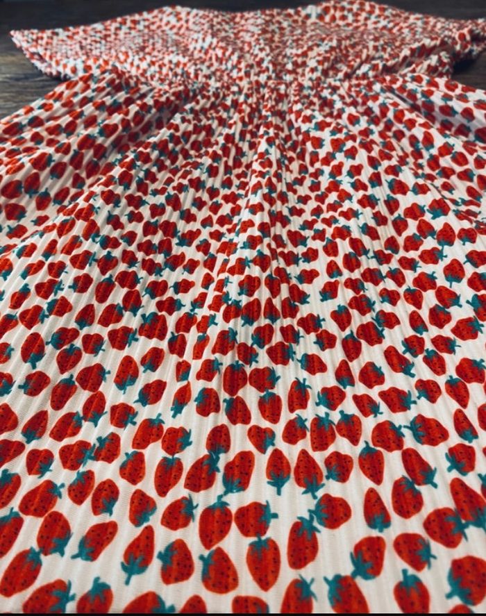 Robe fraise 10 ans - photo numéro 2