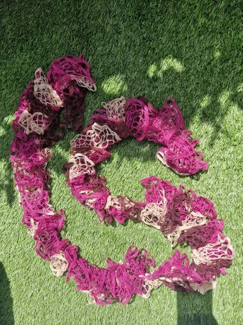 Écharpe tricotée fuchsia en acrylique