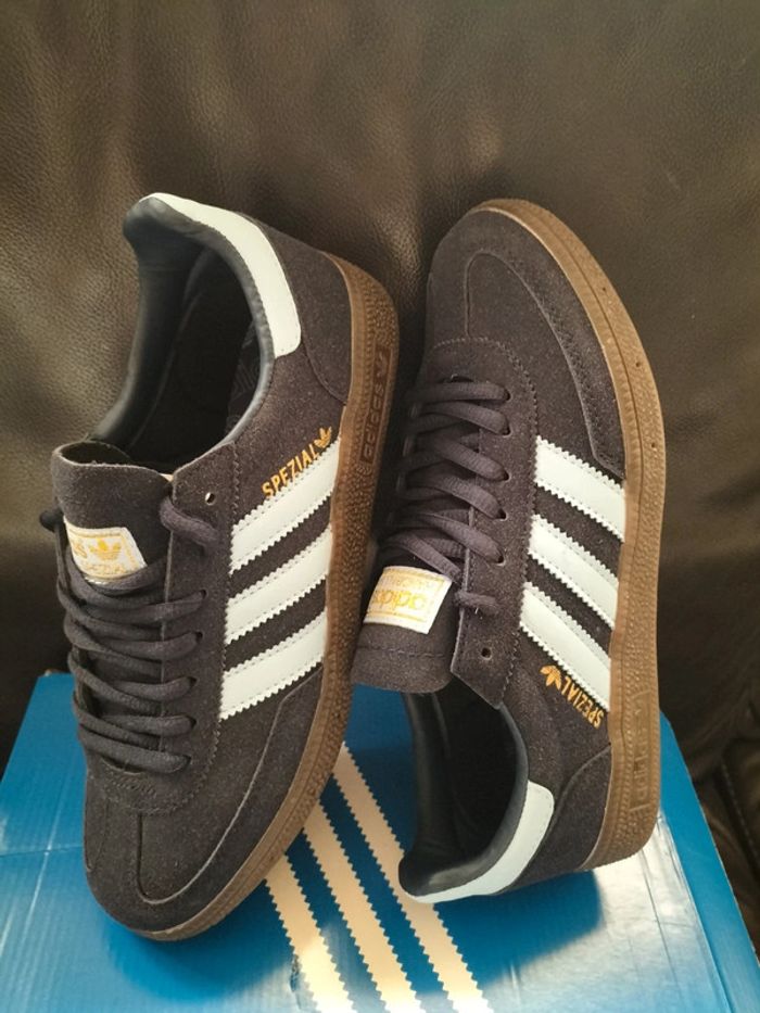 Baskets Adidas Spezial couleur bleu marine