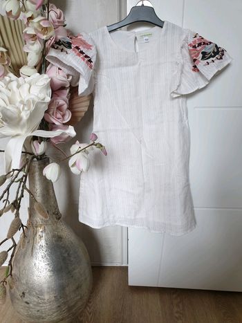 Robe avec manches volantes