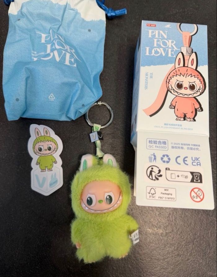 Labubu pin for love V - photo numéro 3