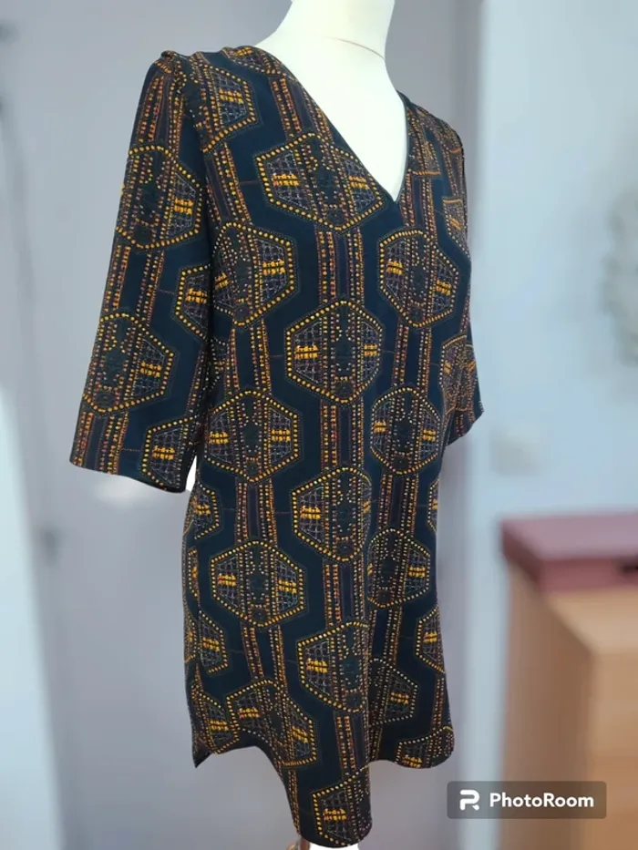 Robe mi-longue noire motifs orangés Suncoo T2 38 M TBE - photo numéro 2