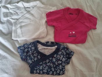 Lot de 3 bodies 1 mois