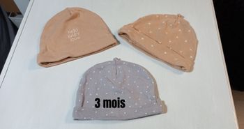 Lot 3 bonnets