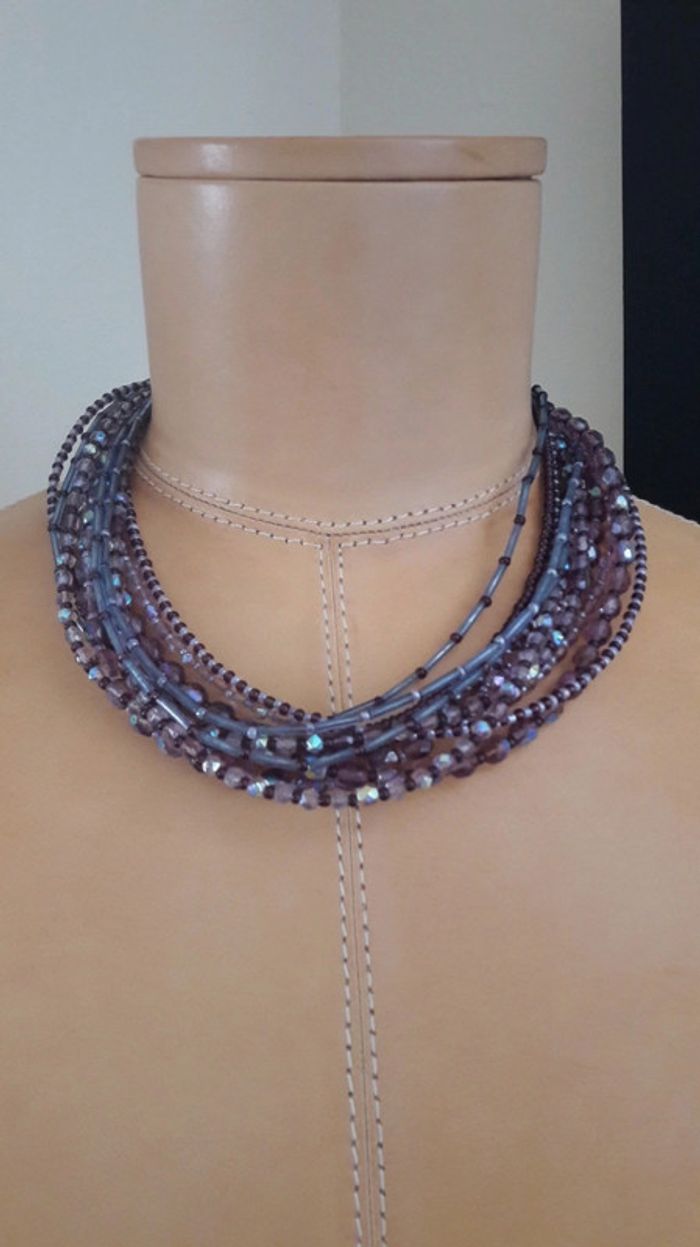 📿 Magnifique collier multi rang de perles mauves en très bon état Handmade - photo numéro 2