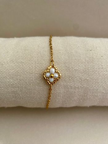 Bracelet fleur blanche 