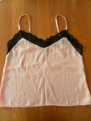 débardeur rose dentelle noire