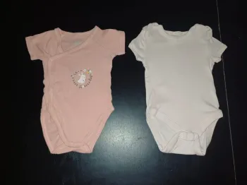 Lot bodies rose 3 mois primark et tex