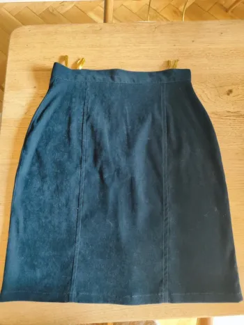 Jupe courte et cintrée