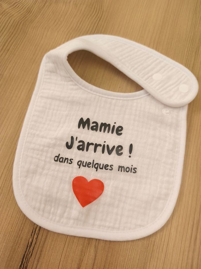 Bavoir annonce grossesse cadeau surprise mamie j'arrive ❣️ - photo numéro 2
