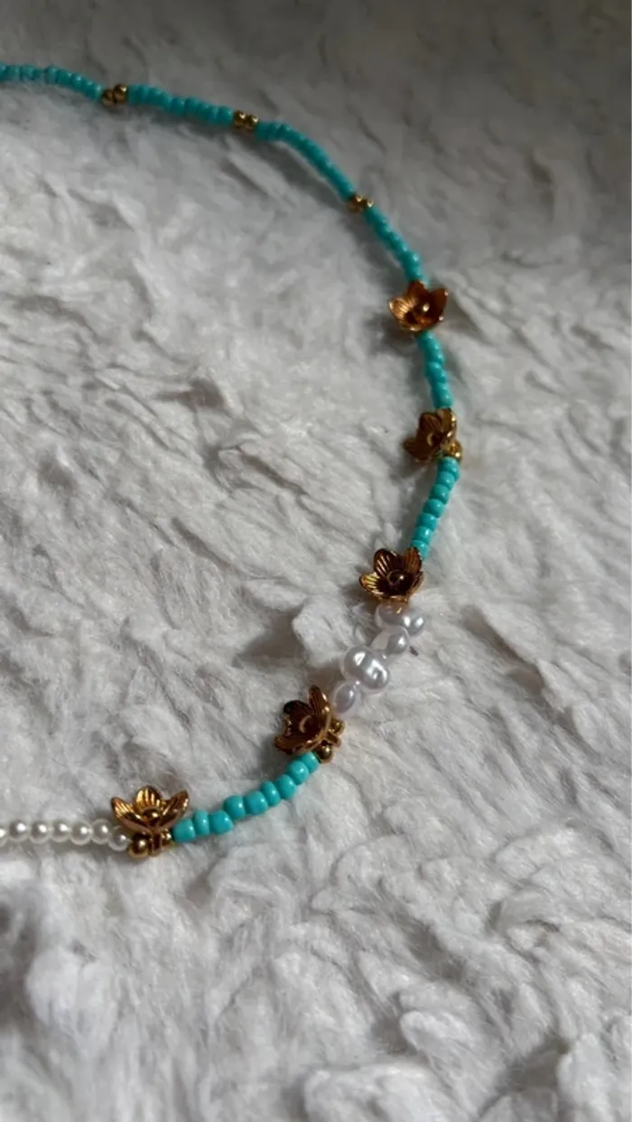 Joli collier de perles blanc et turquoise - photo numéro 2