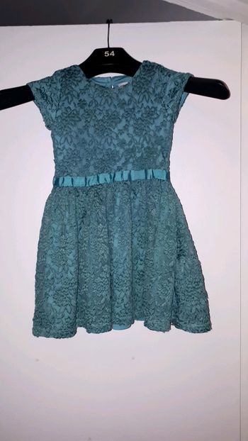 *Robe verte effet dentelle 5 ans
