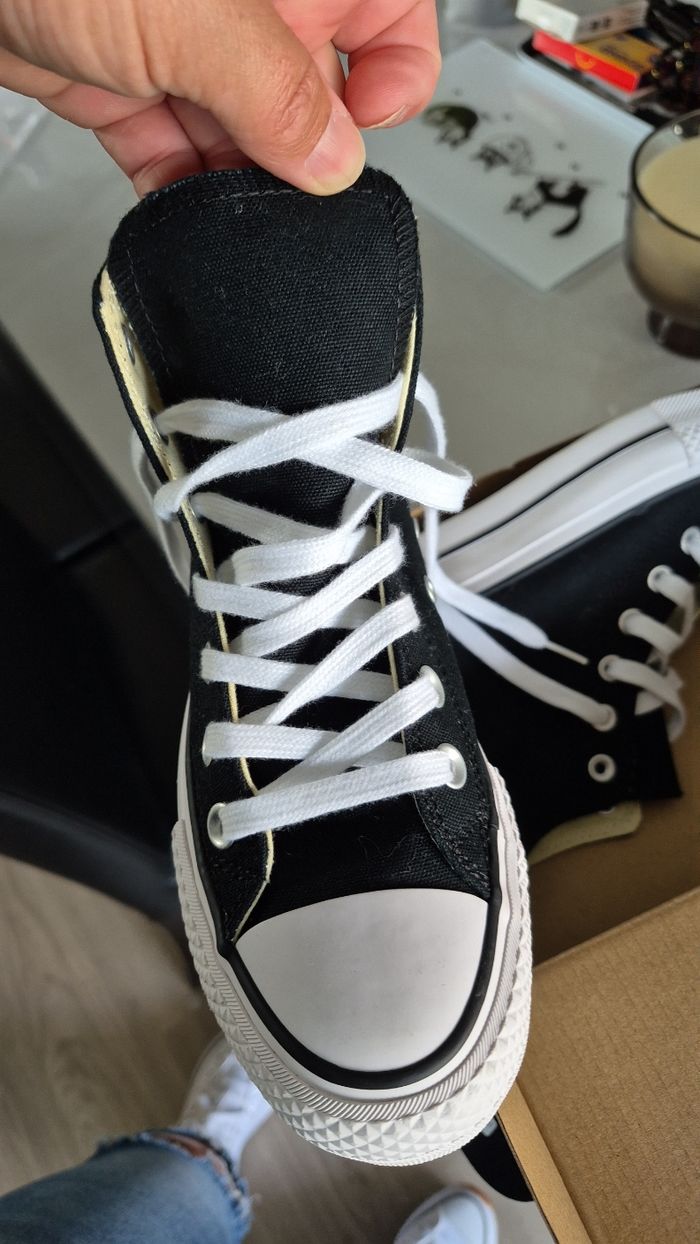 Converse - photo numéro 2