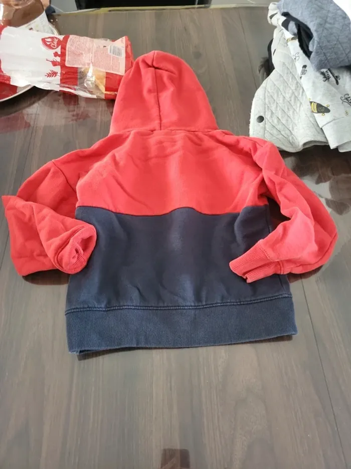 Pull sweat a capuche 6 ans - photo numéro 7
