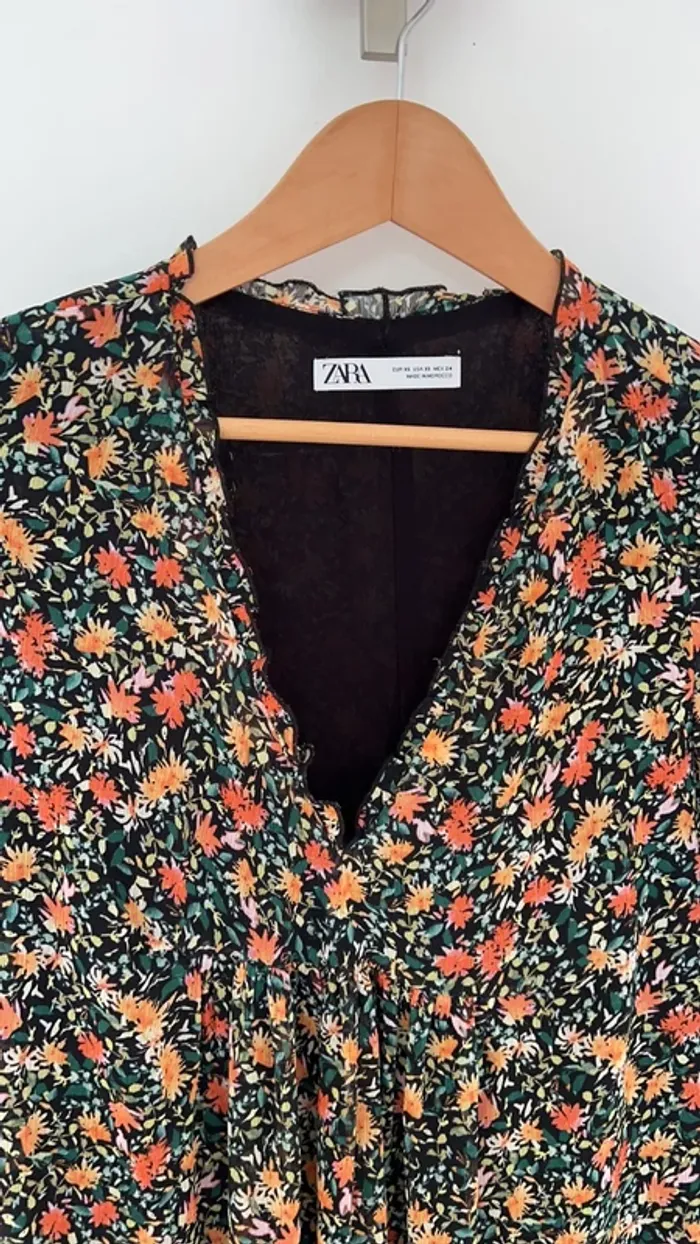 Robe courte à fleurs et manches longues Zara - photo numéro 2