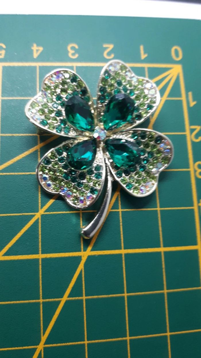 Magnifique broche chance - photo numéro 4