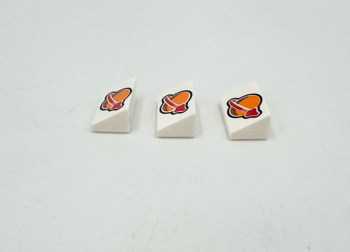 Lego Accessoires Space : lot de 3 Slopes 1x2x2/3 Logo Space Classique Orange et Rouge - NEUF - photo numéro 3