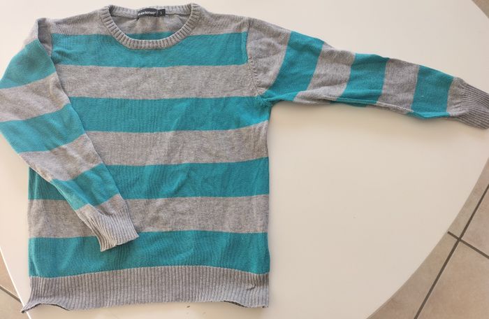 Pull rayé gris et bleu