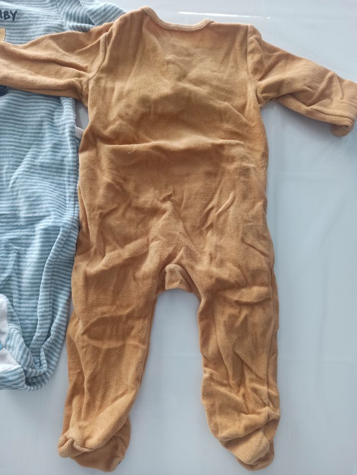 Lot pyjama 12 mois - photo numéro 2