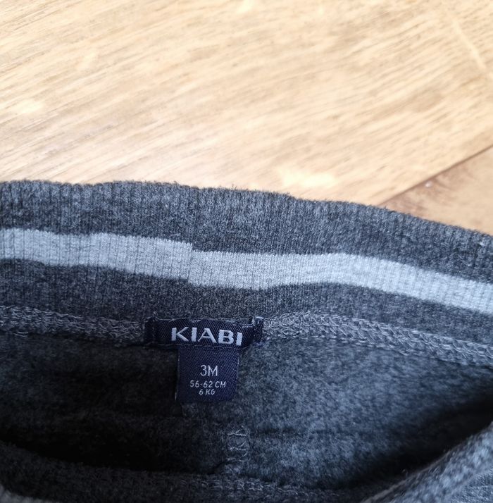 pantalon de jogging gris foncé kiabi taille 3 mois - photo numéro 2