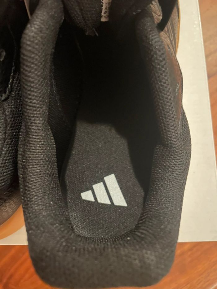 Baskets Adidas training pointure 38,5 - photo numéro 7