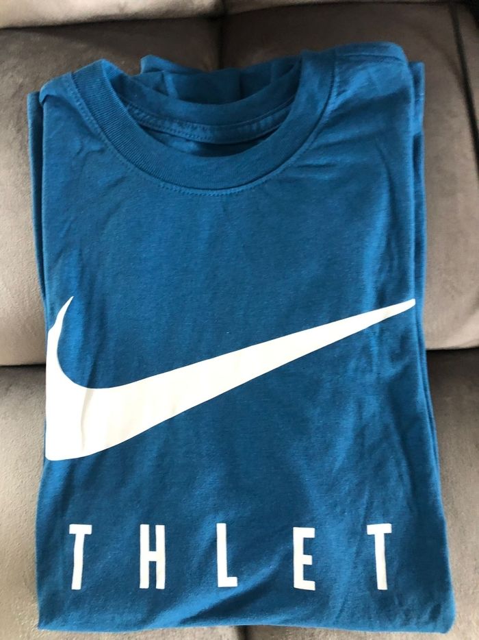 Magnifique tee-shirt nike Authentique neuf - photo numéro 9