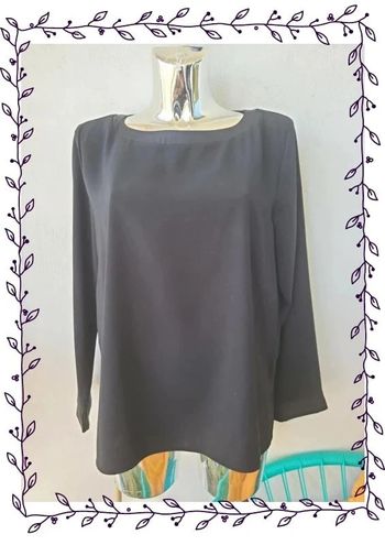 Petit haut noir col rond