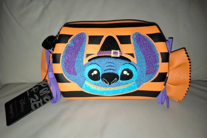 Sac à bandoulière stitch disney loungefly 
bonbon