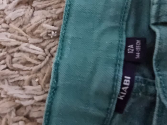 ensemble composé d'un t-shirt Guess et d'un short Kiabi taille 12 ans - photo numéro 4