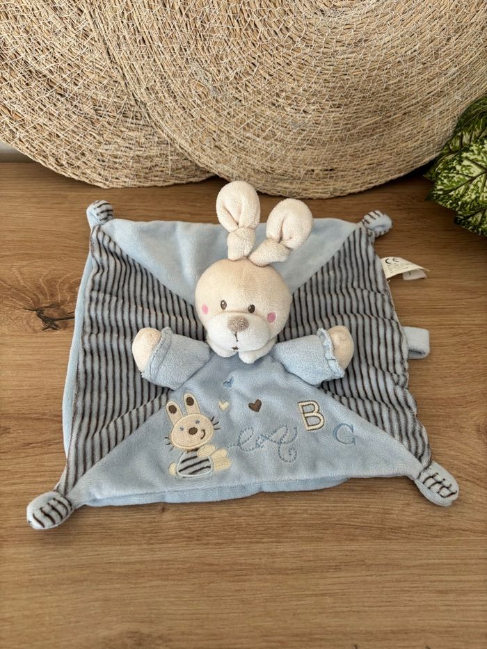 Doudou plat lapin bleu abc attache sucette nicotoy - photo numéro 1