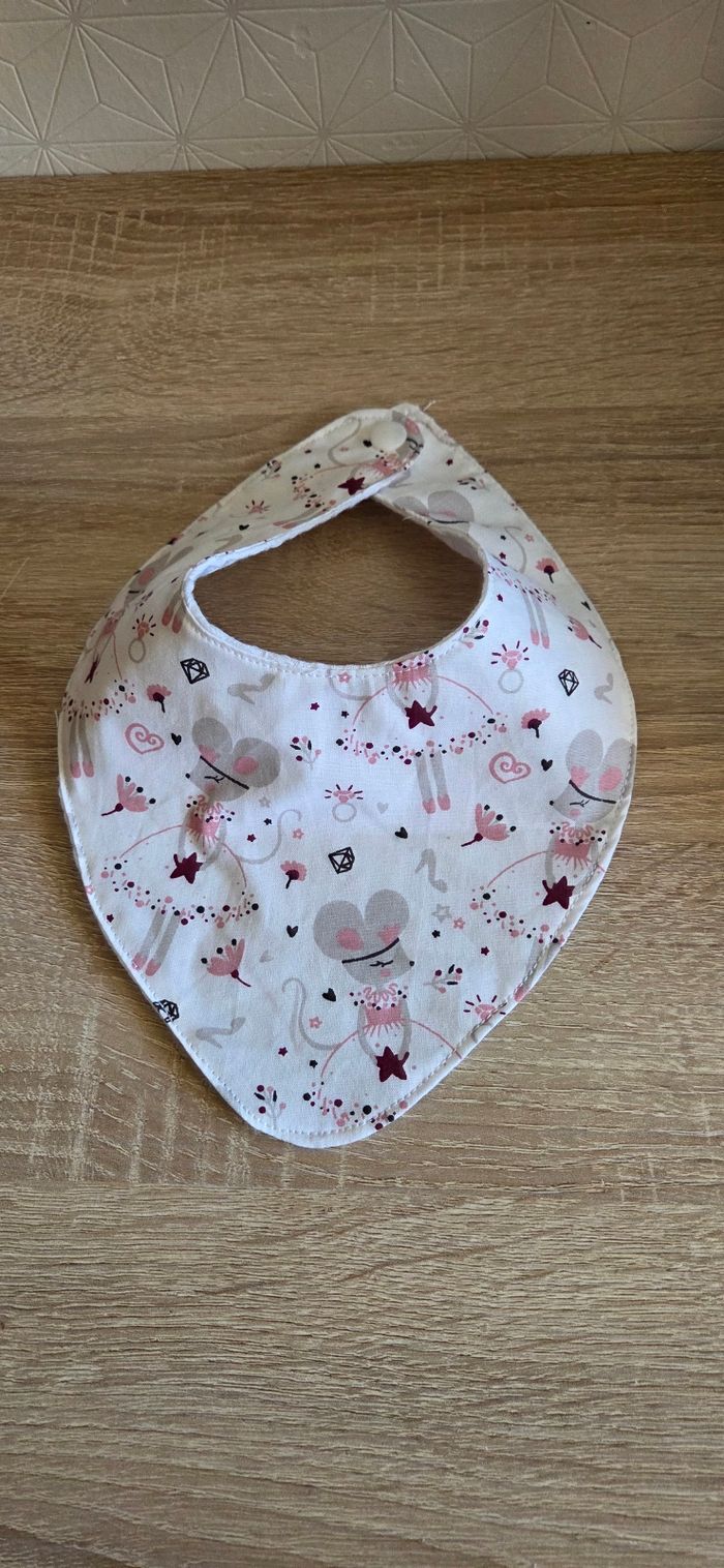 Bavoir bandana - photo numéro 1