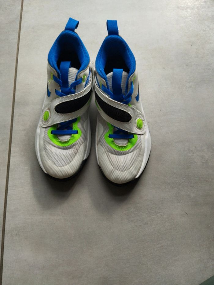 Baskets Nike team Hustler D11 taille 36.5 - photo numéro 2