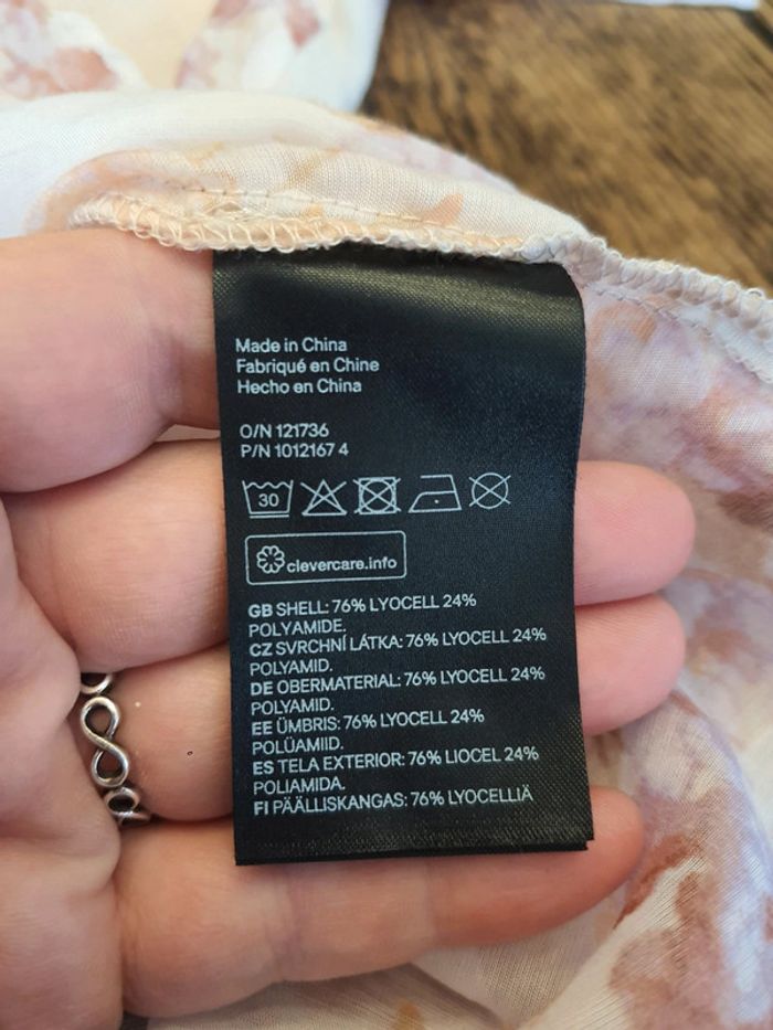 Jolie Blouse blanche fleuries H&M eur M - photo numéro 18