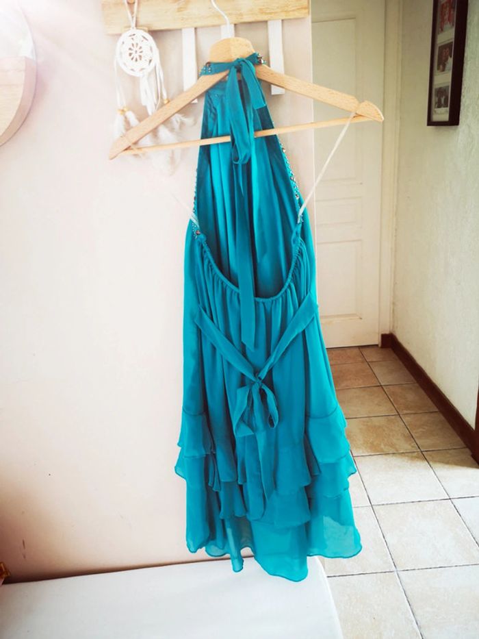 Robe dos nu à volants bleu avec strass - photo numéro 2