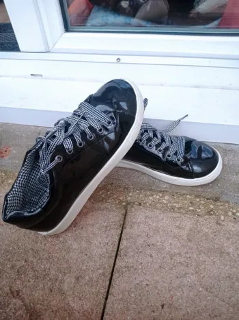Chaussures a lacets noir brillante