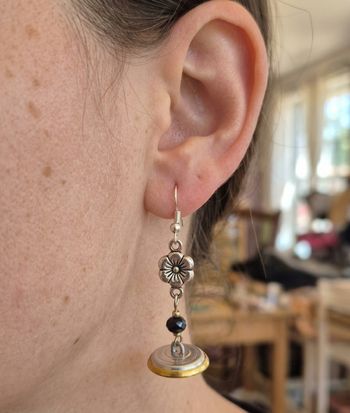 Boucles d’oreilles "Fleur de métal"