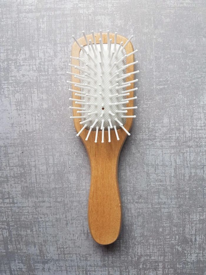 Petite brosse à cheveux