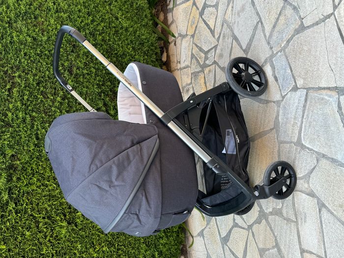 Poussette Inglesina Aptica avec nacelle + kit auto - photo numéro 2