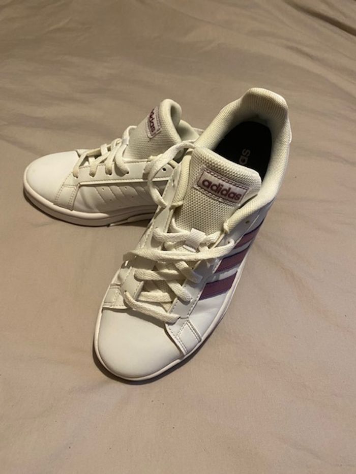 Basket Adidas blanche et rose - photo numéro 4
