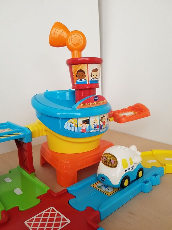 VTech Circuit interactif et avion Mon aéroport interactif Tut tut bolides - photo numéro 10