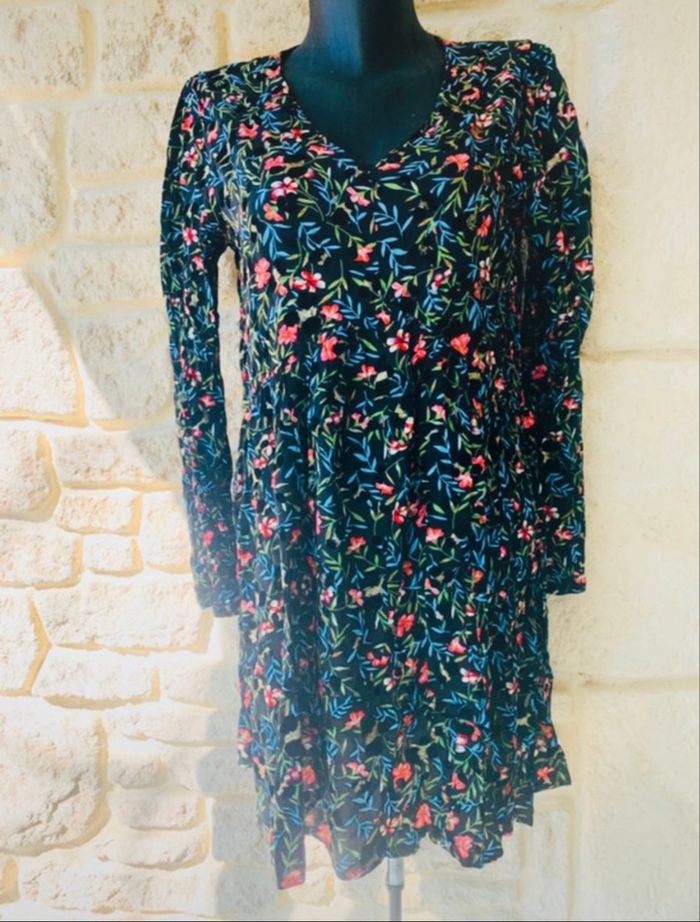 Robe fleurie et pastilles dorées - photo numéro 5