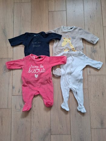 Lot 4 pyjamas 1 mois