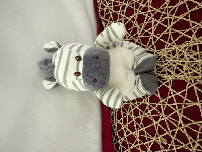 Peluche zèbre GIPSY blanc rayures grises assis 18 cm - photo numéro 6