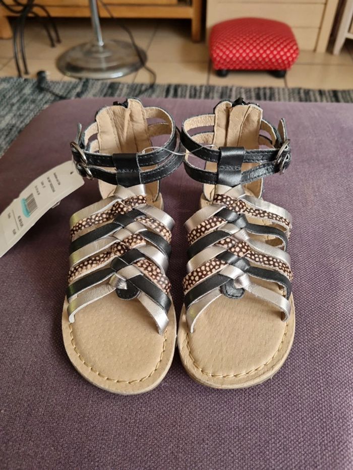 Sandales Vertbaudet neuves cuir taille 27 - photo numéro 2