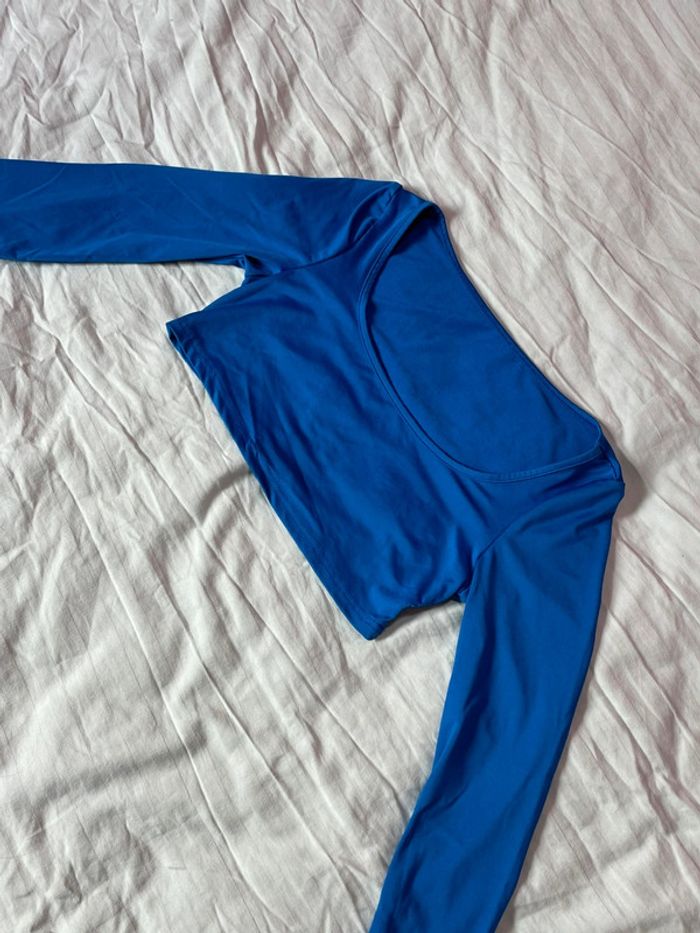 Crop top très court - photo numéro 2