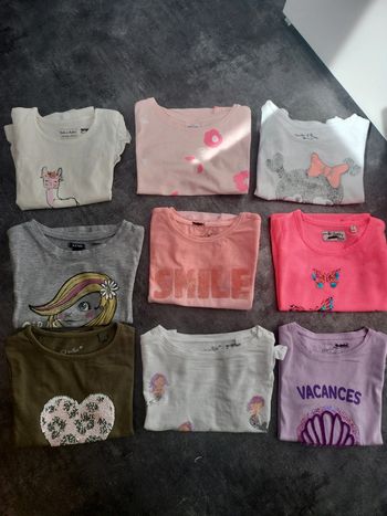 Lot 9 t-shirts manches courtes fille 4 ans très bon état