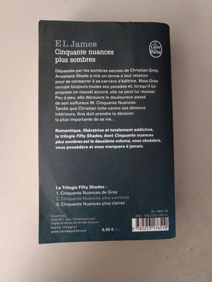 EL James 50 nuances plus sombres. La trilogie Fifty Shades - photo numéro 2